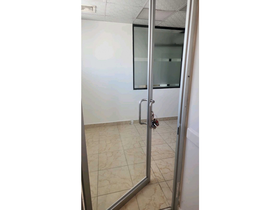 ALQUILER OFICINA 118 MT2. EN VIA ESPAÑA LT — foto 3