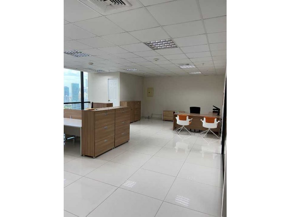 ALQUIER DE OFICINA AMOBLADA HERMOSA VISTA EN CALLE 50, TOWERBANK 100M — foto 5
