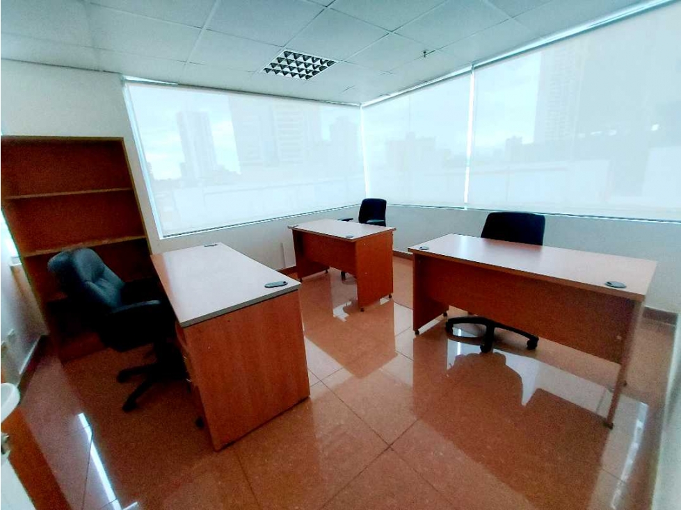 ALQUILER OFICINA AMOBLADA CON DIVISIONES Y BAÑO A PASOS DE VÍA ESPAÑA - 1
