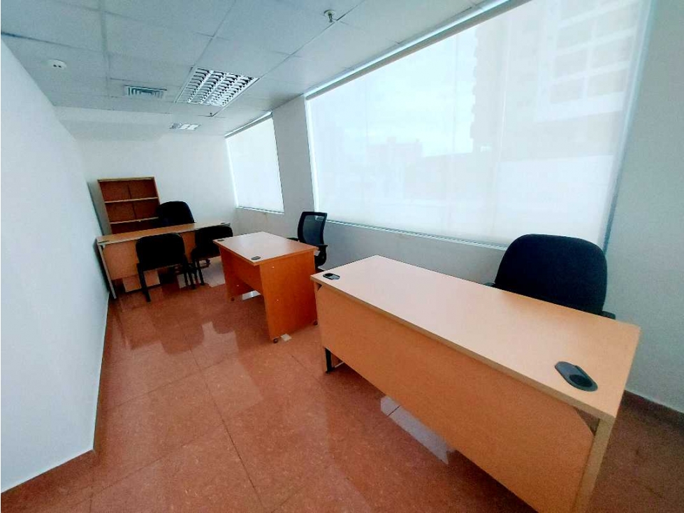 ALQUILER OFICINA AMOBLADA CON DIVISIONES Y BAÑO A PASOS DE VÍA ESPAÑA - 2