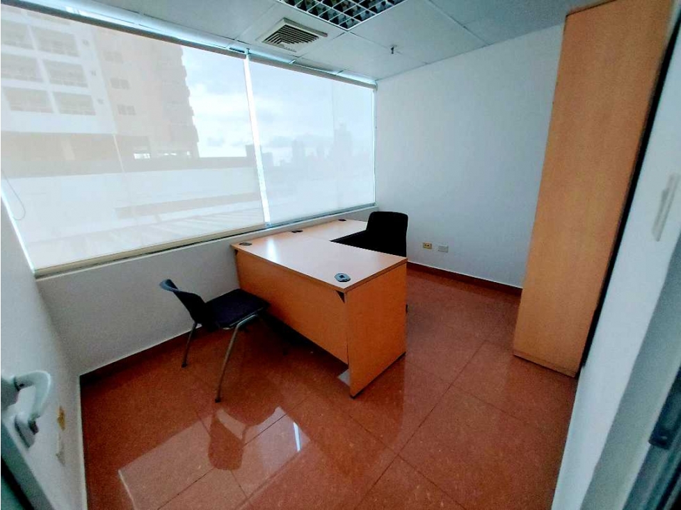 ALQUILER OFICINA AMOBLADA CON DIVISIONES Y BAÑO A PASOS DE VÍA ESPAÑA - 3