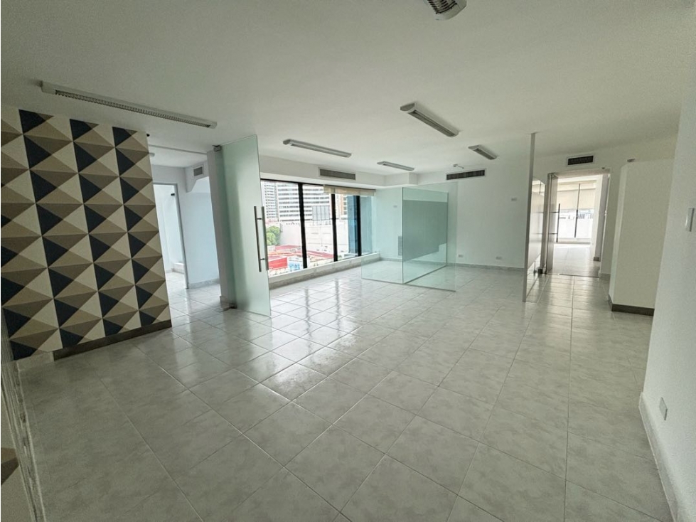ALQUILER OFICINA EN BELLA VISTA (DV) — foto 2