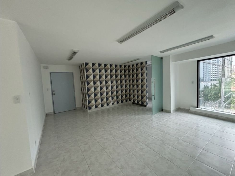 ALQUILER OFICINA EN BELLA VISTA (DV) — foto 6