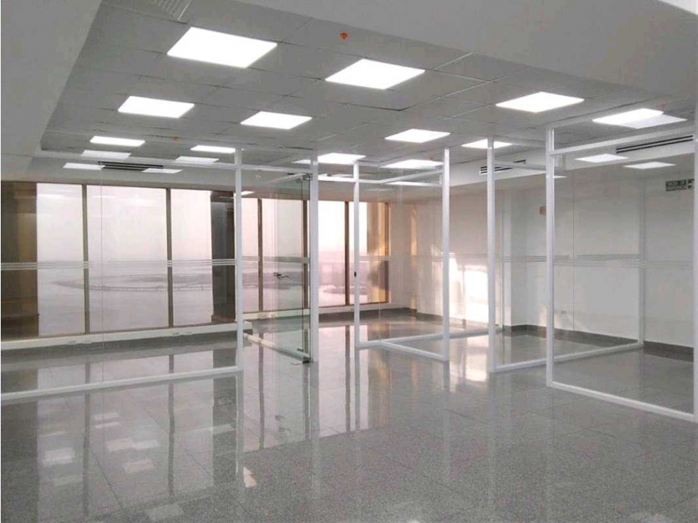 ALQUILER OFICINA EN TORRE BICSA 140 M2