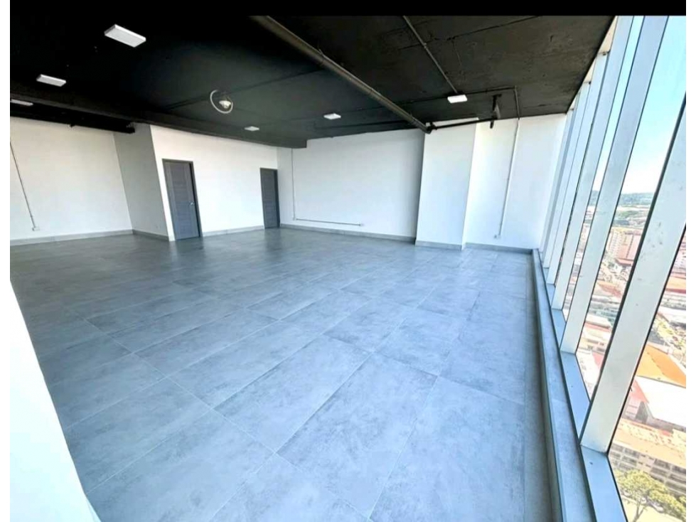 ALQUILER OFICINA MODERNA CON VISTA AL MAR PISO ALTO EN AVE BALBOA — foto 5