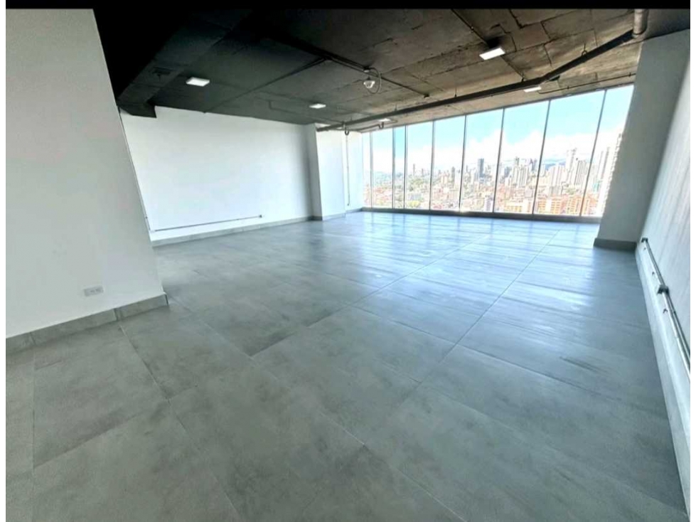 ALQUILER OFICINA MODERNA CON VISTA AL MAR PISO ALTO EN AVE BALBOA — foto 3