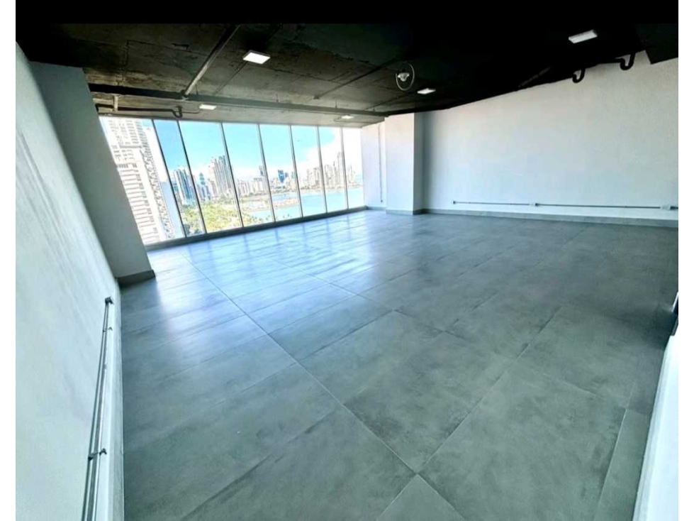 ALQUILER OFICINA MODERNA CON VISTA AL MAR PISO ALTO EN AVE BALBOA — foto 4