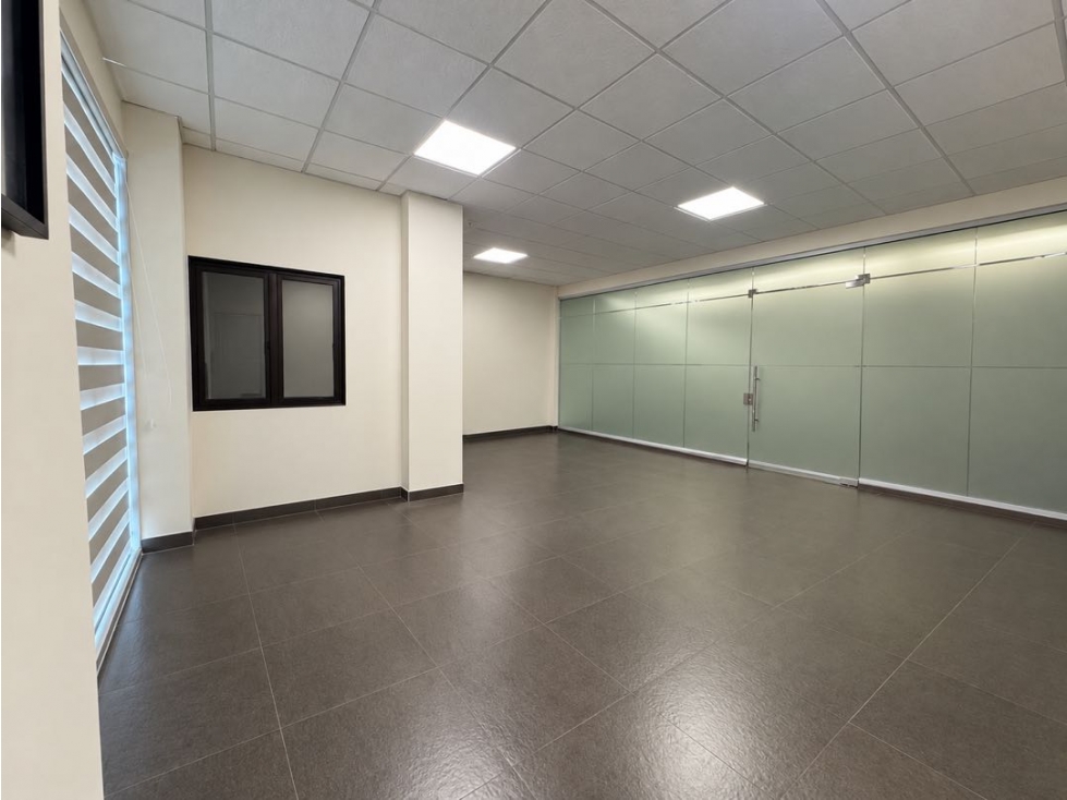ALQUILER OFICINA CORPORATIVA CON VISTA A LA CIUDAD | PLAZA EDISON