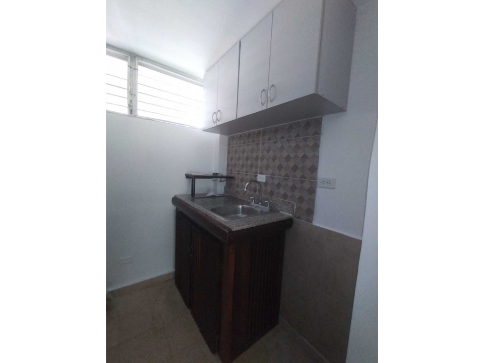 ALQUILER OFICINA SEMI-AMOBLADA EN TORRE BAC AV. BALBOA 200M2 — foto 5