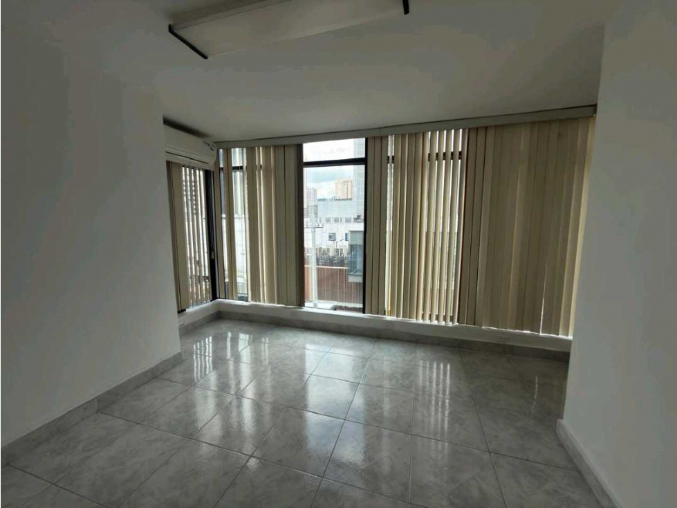 ALQUILER OFICINAS CALLE 50 FRENTE A SOHO MALL NRR — foto 2