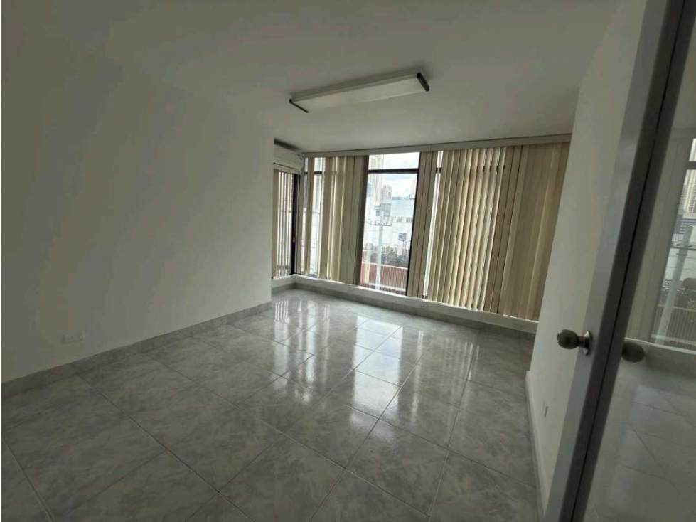 ALQUILER OFICINAS CALLE 50 FRENTE A SOHO MALL NRR — foto 5