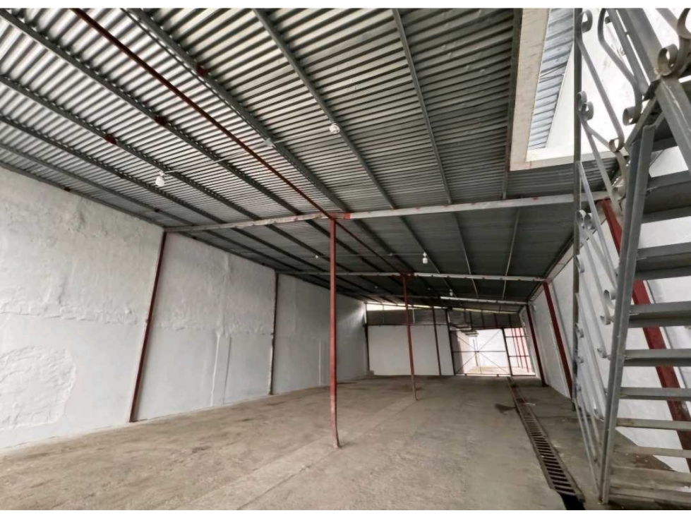 ALQUILER BODEGAS Y LOCALES EN UNA MISMA PROPIEDAD VV - 1