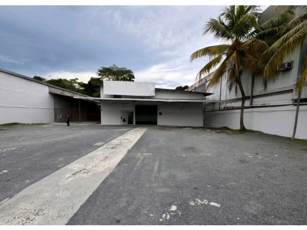 ALQUILER BODEGAS Y LOCALES EN UNA MISMA PROPIEDAD VV - 2