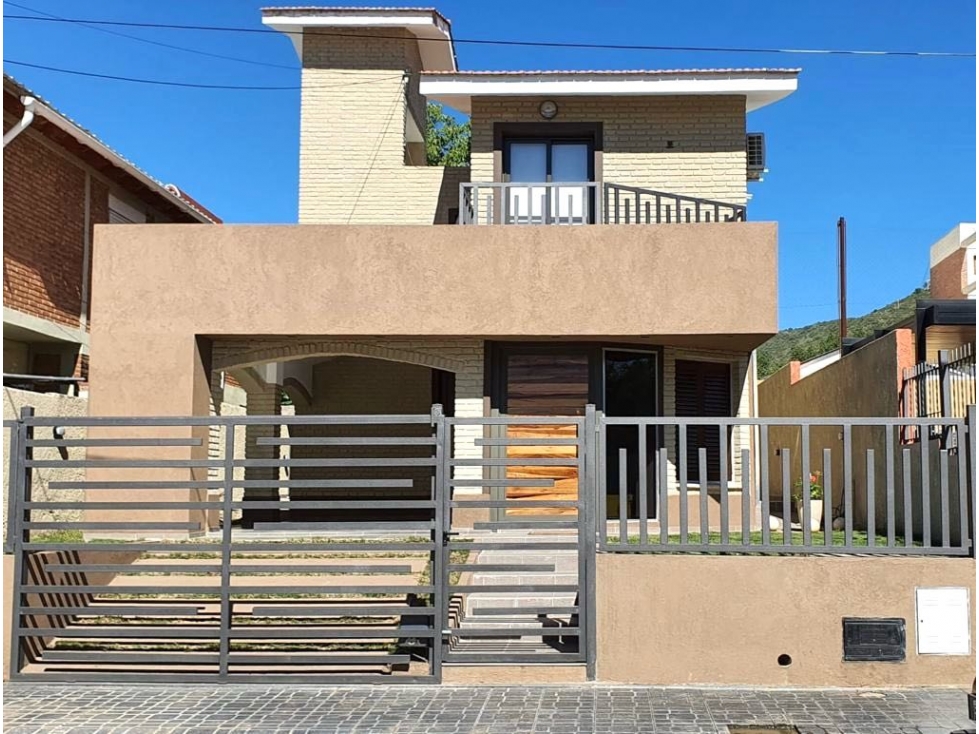 ALQUILER TEMPORARIO CASA 2 DORMITORIOS CON PILETA CENTRO CARLOS PAZ  - 1
