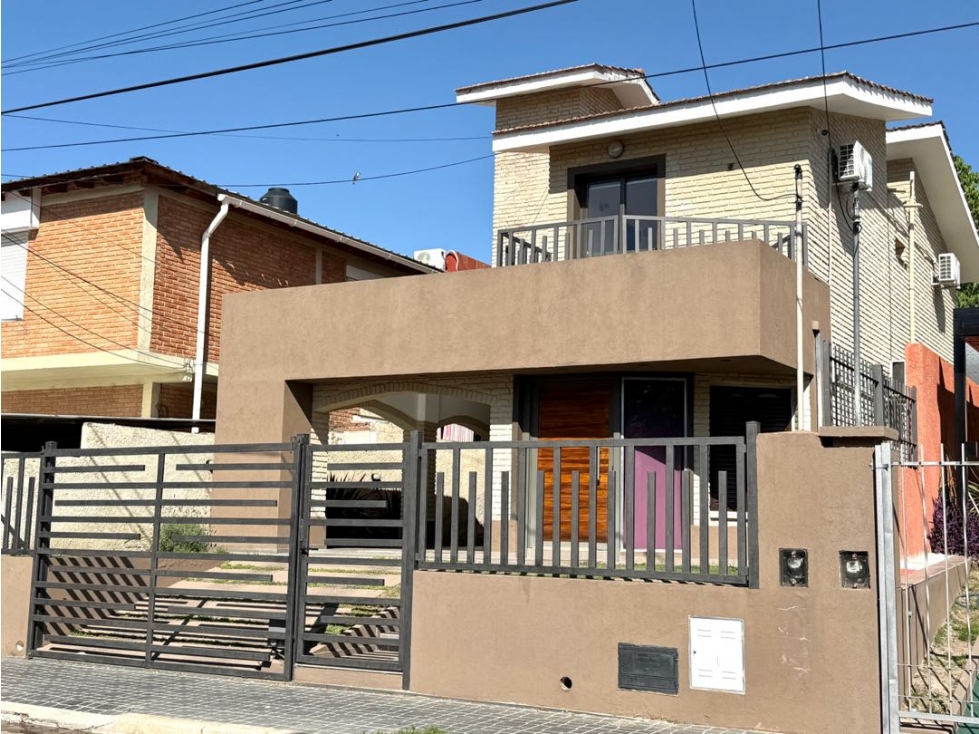 ALQUILER TEMPORARIO CASA 2 DORMITORIOS CON PILETA CENTRO CARLOS PAZ  - 2