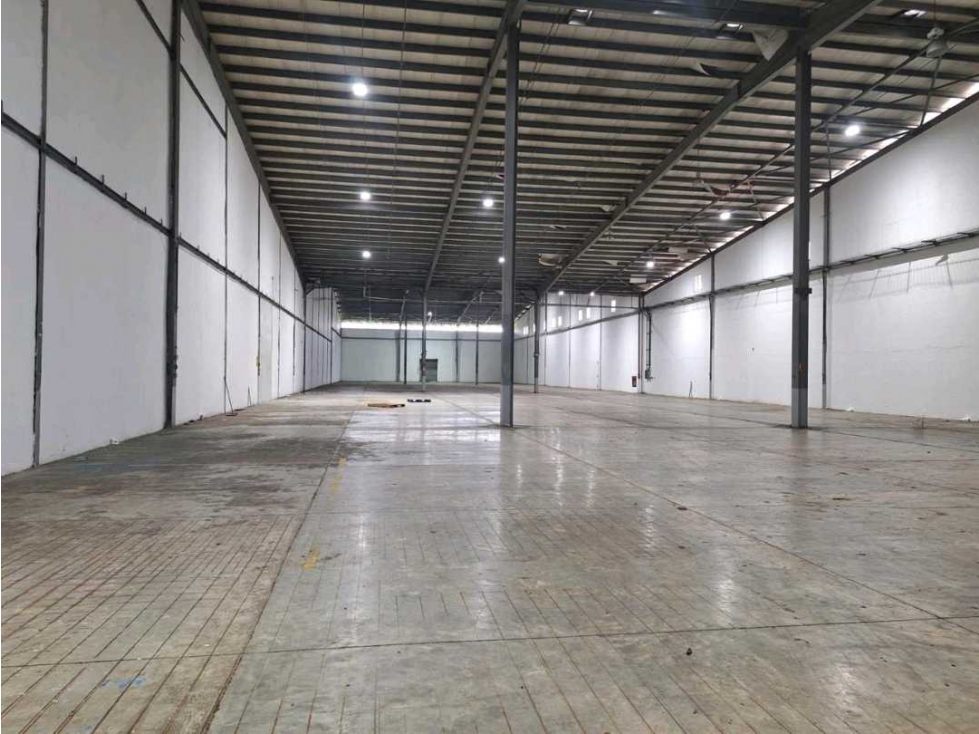 ALQUILER DE GALERA EN MILLA 8 1.603 m2 CERCA DEL TREN VV — foto 5