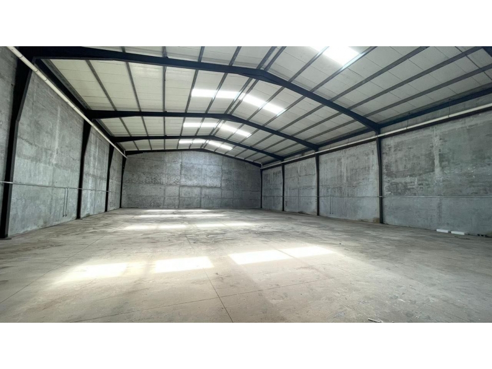 ALQUILER Y VENTA DE GALERAS EN MILLA 8 DESDE 1250m2, 2560 JP