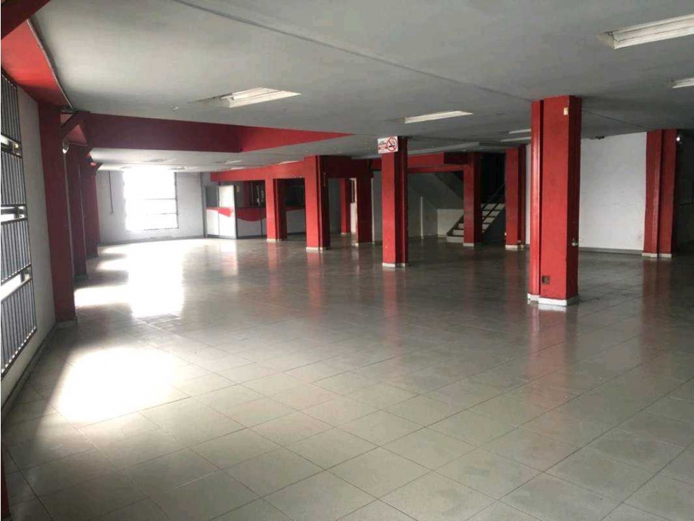 ALQUILER Y VENTA DE LOCAL COMERCIAL CALIDONIA 3300M2 JP - 3