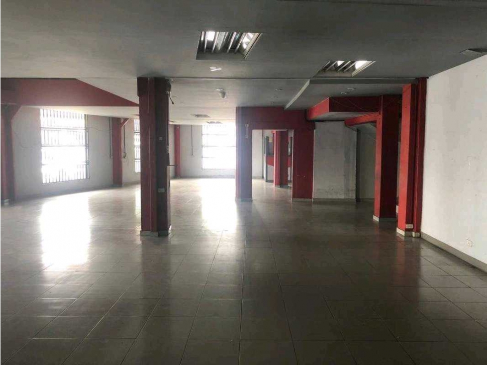ALQUILER Y VENTA DE LOCAL COMERCIAL CALIDONIA 3300M2 JP - 6