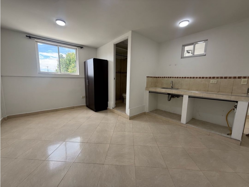 ALQUILO APARTAESTUDIO UN AMBIENTE JUNIN CUARTO PISO SERVICIOS INCLUID — foto 4