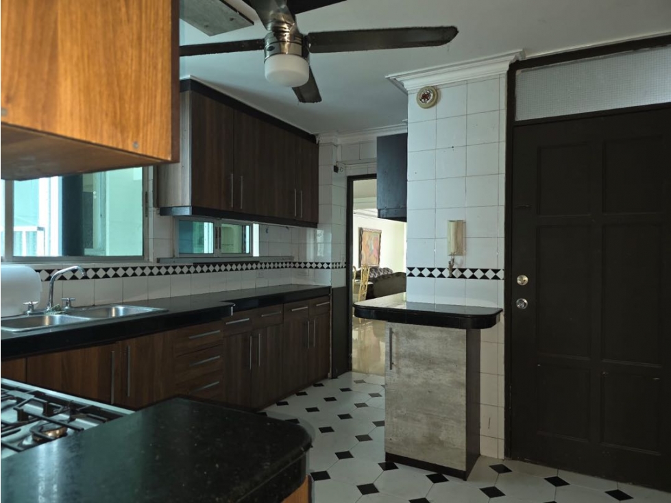 Alquilo apartamento amueblado en el cangrejo tres recámaras amplio — foto 3