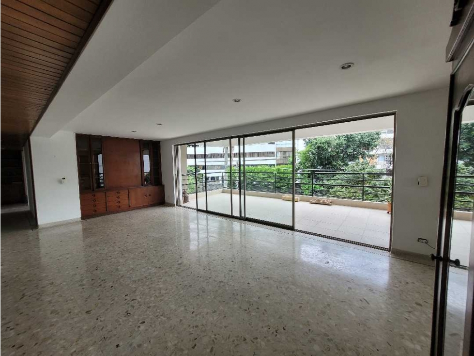 Alquilo apartamento en..escalinata de.la.tertulia