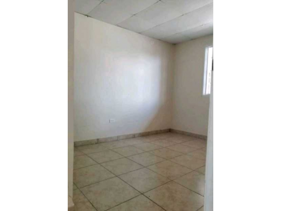 ALQUILO APARTAMENTO LA CHORRERA CERCA A LA ESCUELA LEOPOLDO CASTILLO — foto 3