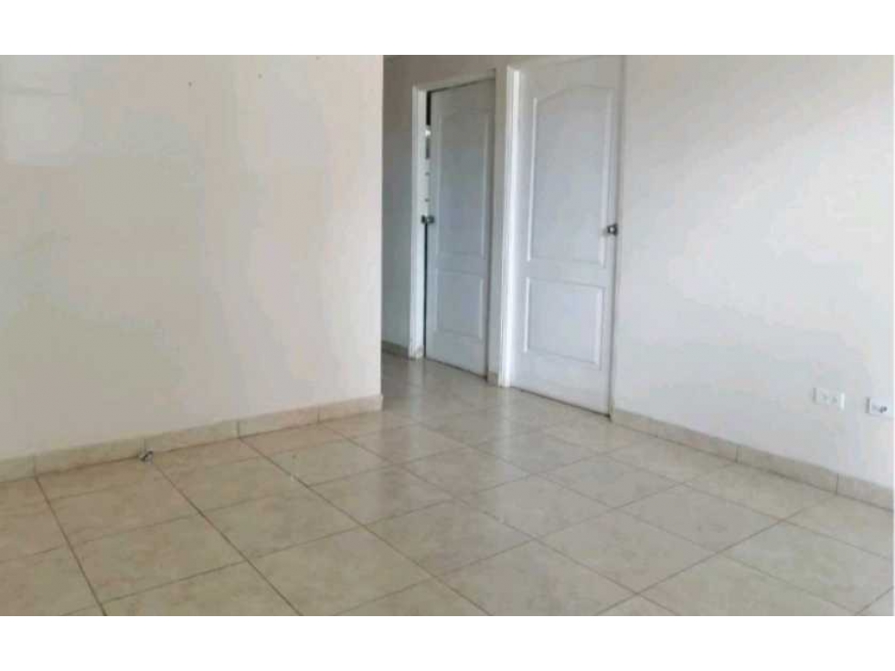 ALQUILO APARTAMENTO LA CHORRERA CERCA A LA ESCUELA LEOPOLDO CASTILLO — foto 4