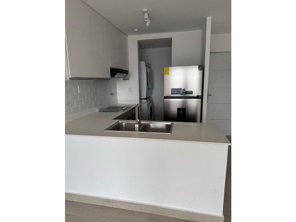 Alquilo apartamento nuevo en San Francisco Sky 66 3 Recámaras, balcón — foto 5