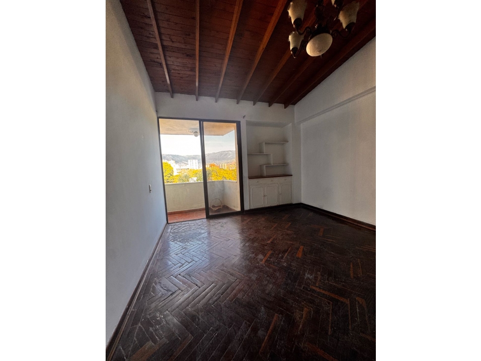 Alquilo apartamento para uso comercial en los colores