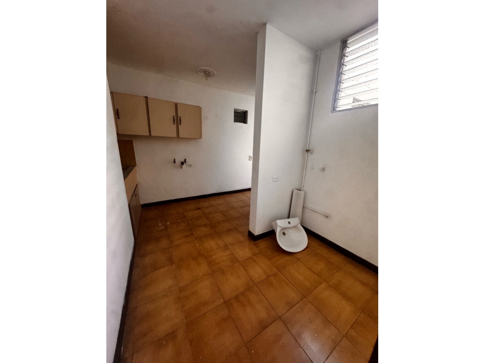 Alquilo apartamento para uso comercial en los colores — foto 2