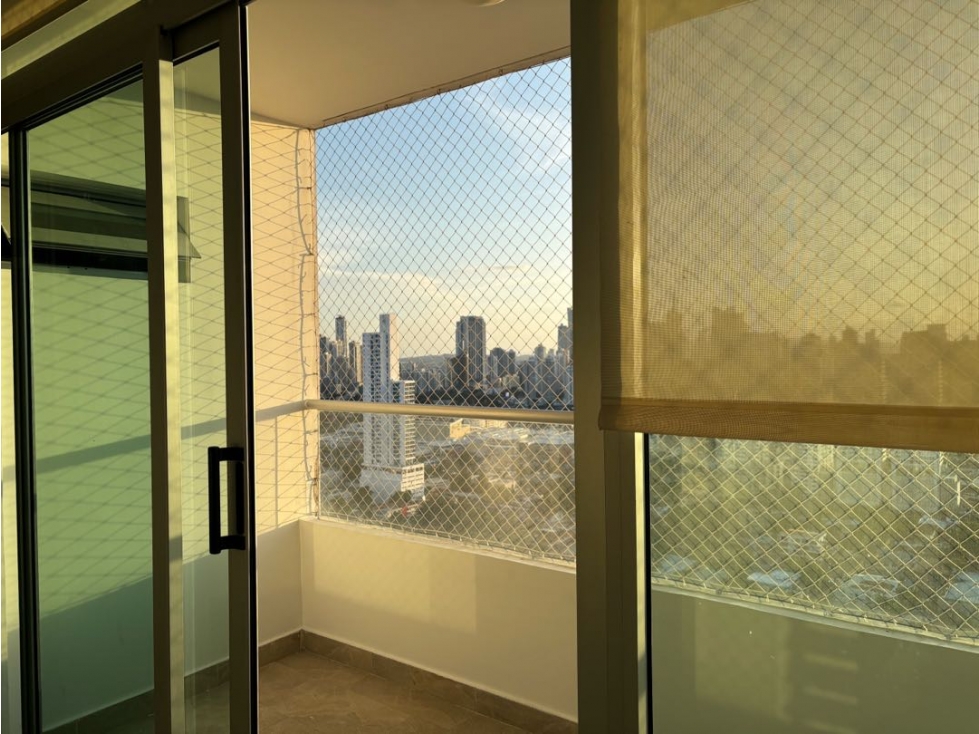 Alquilo apartamento pH Roma TOWER San Francisco tres recámaras lb