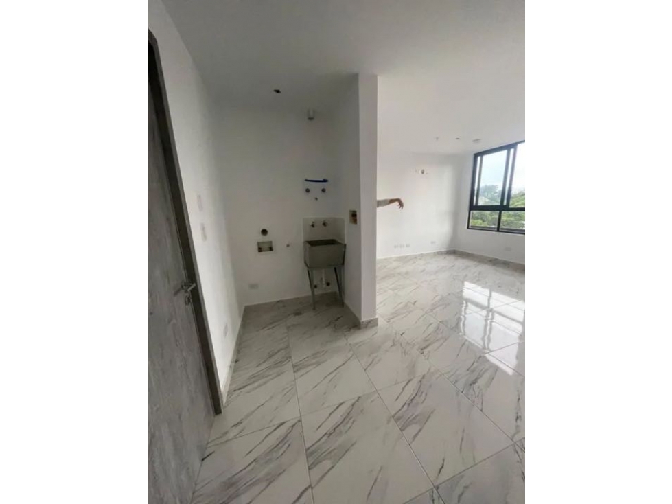 ALQUILO APARTAMENTO VACIO EN CALLE 50 — foto 2