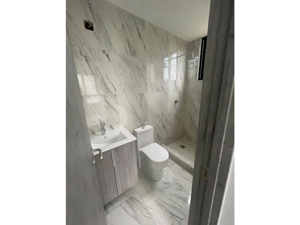 ALQUILO APARTAMENTO VACIO EN CALLE 50 — foto 3