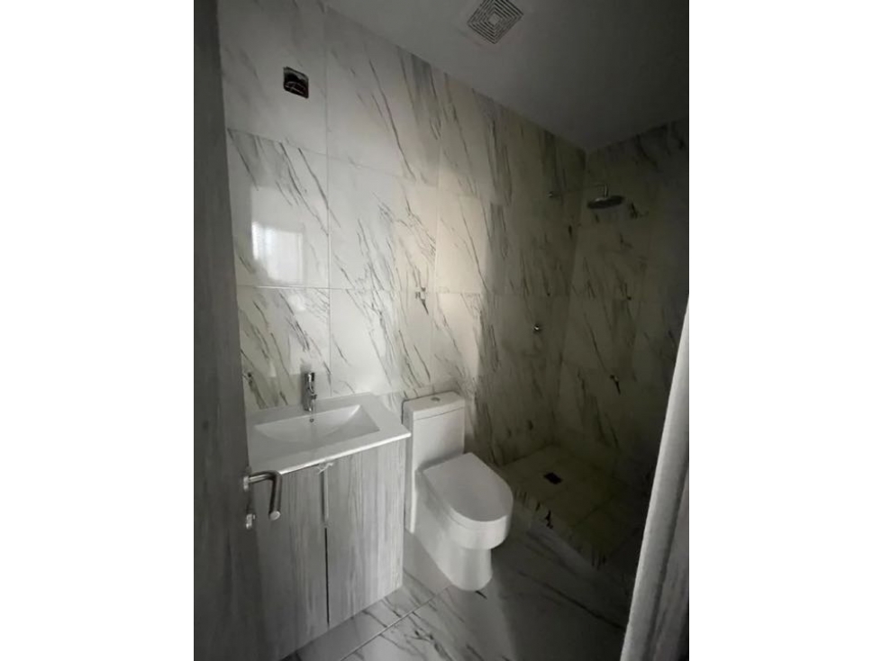 ALQUILO APARTAMENTO VACIO EN CALLE 50 — foto 4