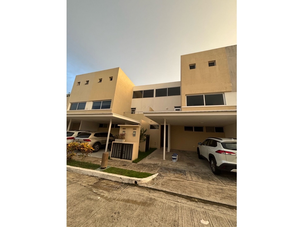 Alquilo bella casa a estrenar costa sur village!! 1900$