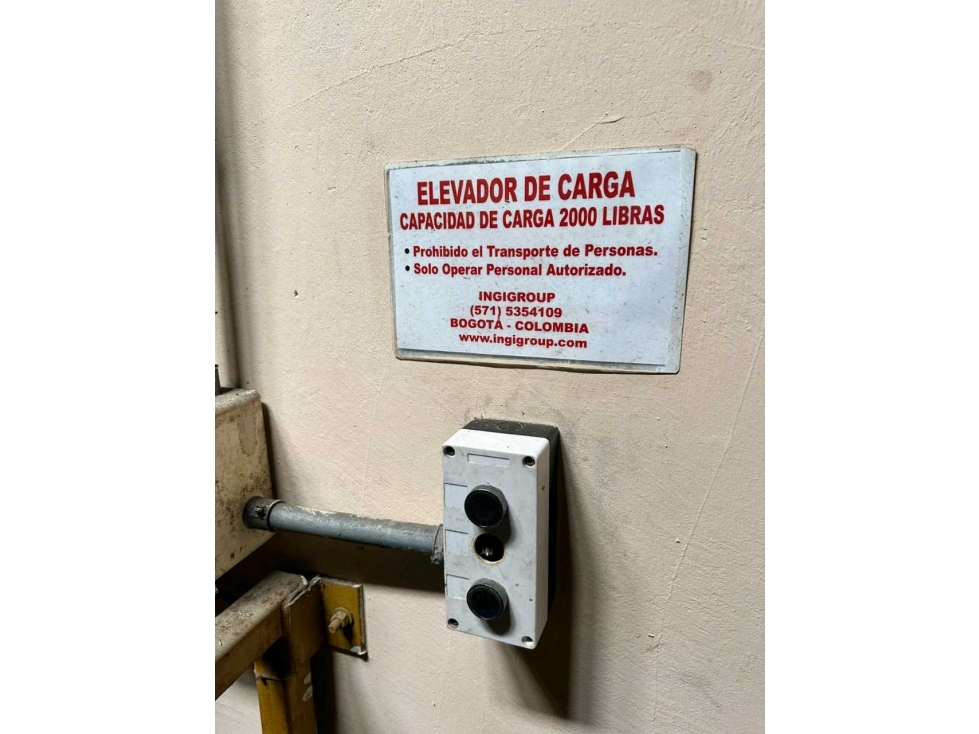 ALQUILO BODEGA EL CRISOL 500m2 RAMPA PARA 2 CONTENEDORES VV - 2