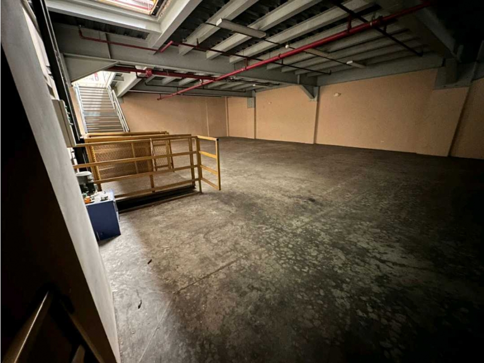 ALQUILO BODEGA EL CRISOL 500m2 RAMPA PARA 2 CONTENEDORES VV - 4