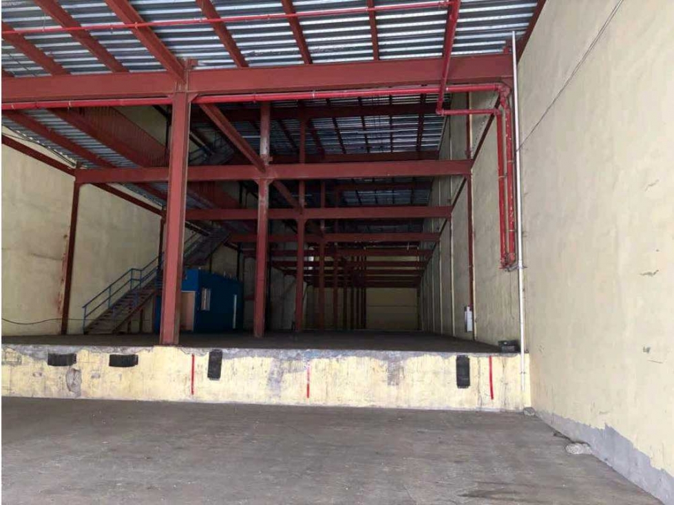 ALQUILO BODEGA EN COCO SOLITO COLON ZONA LIBRE 4500m2 - 1