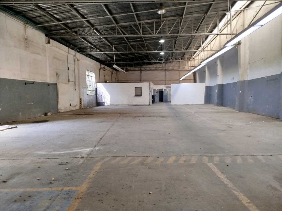 Alquilo bodega en San Nicolas - 1