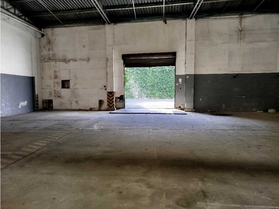 Alquilo bodega en San Nicolas - 3