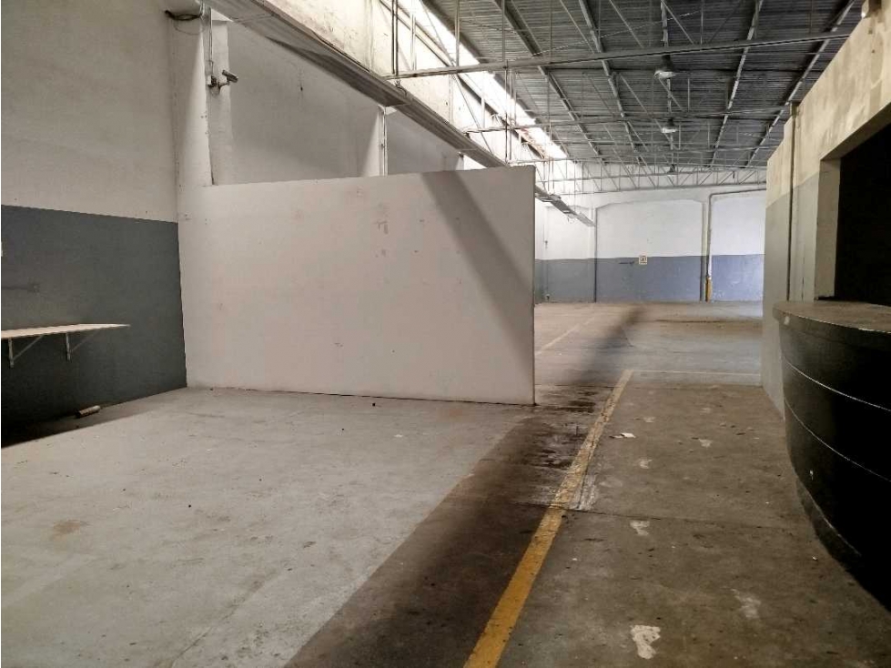 Alquilo bodega en San Nicolas - 6