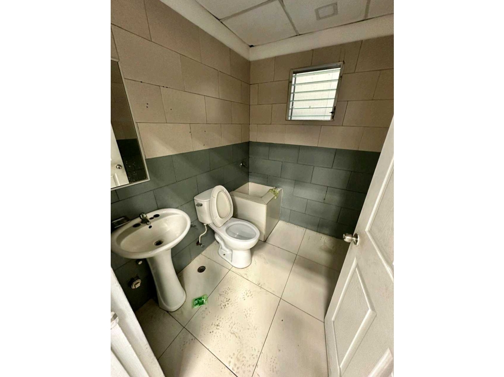 ALQUILO BODEGA LAS MAÑANITAS 252m2 CON SEGURIDAD VV - 4