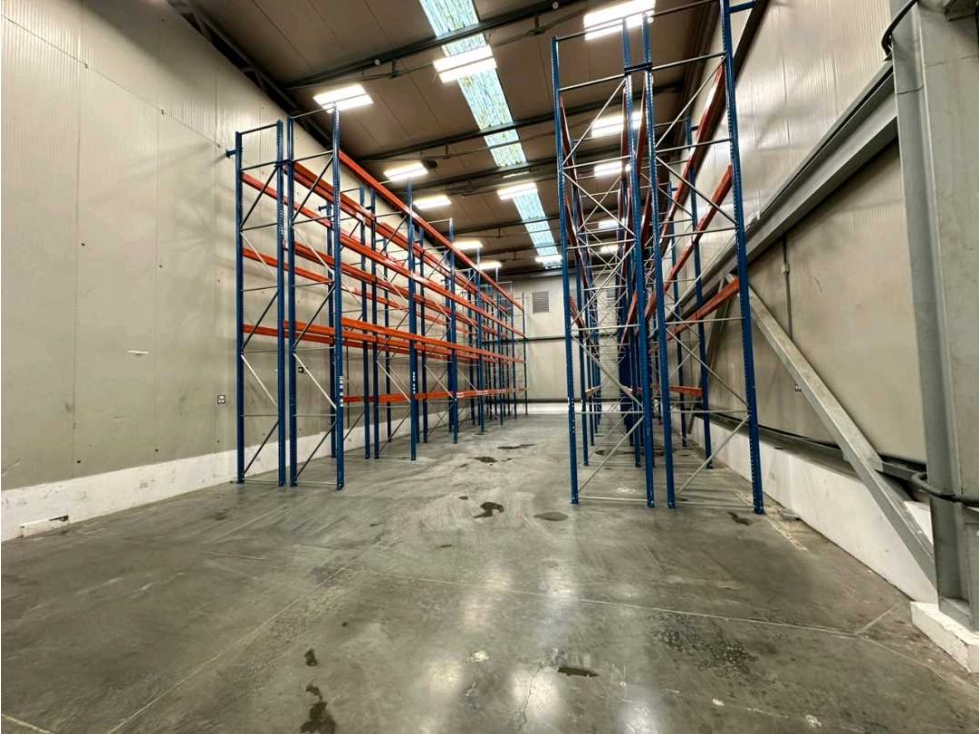 ALQUILO BODEGA LAS MAÑANITAS 252m2 CON SEGURIDAD VV - 6