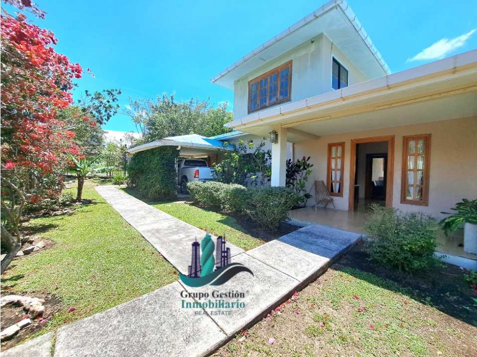VENDO CASA DE 2 HAB 3 BAÑOS ALTO BOQUETE