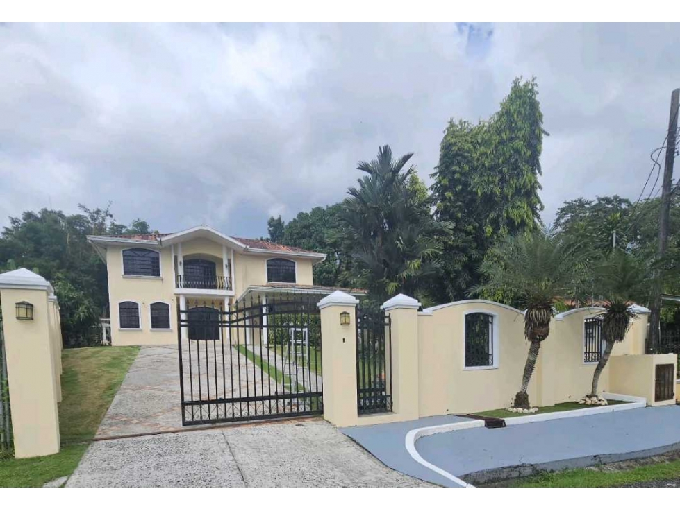 VENDO CASA SEMI AMOBLADA DE 2 PISOS EN VILLA ZAITA