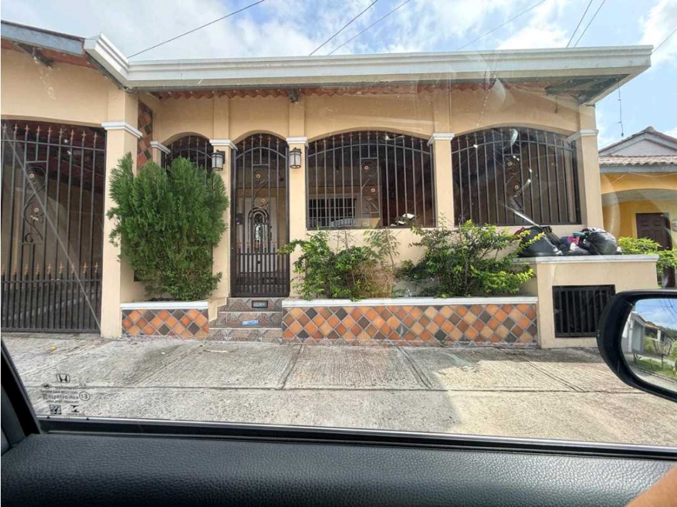 ALQUILO CASA EN ARRAIJAN GREEN VILLAGE