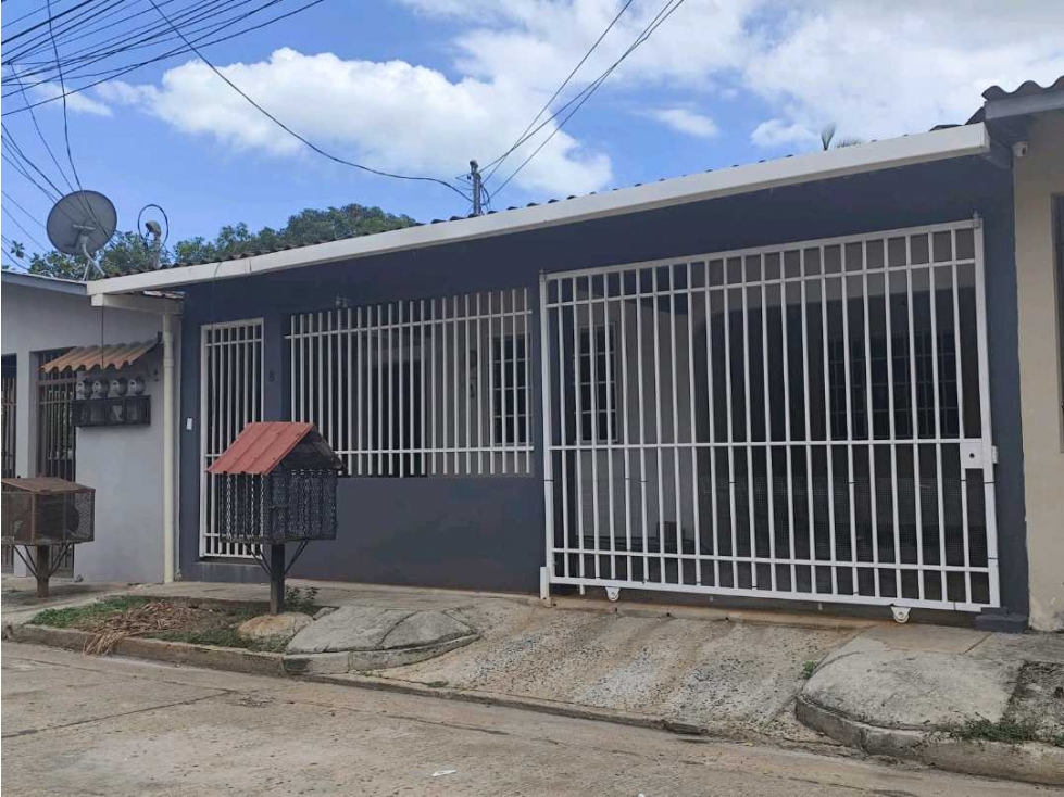 ALQUILER CASA EN DON BOSCO DE 231m2 CON 3RECAMARAS - 1