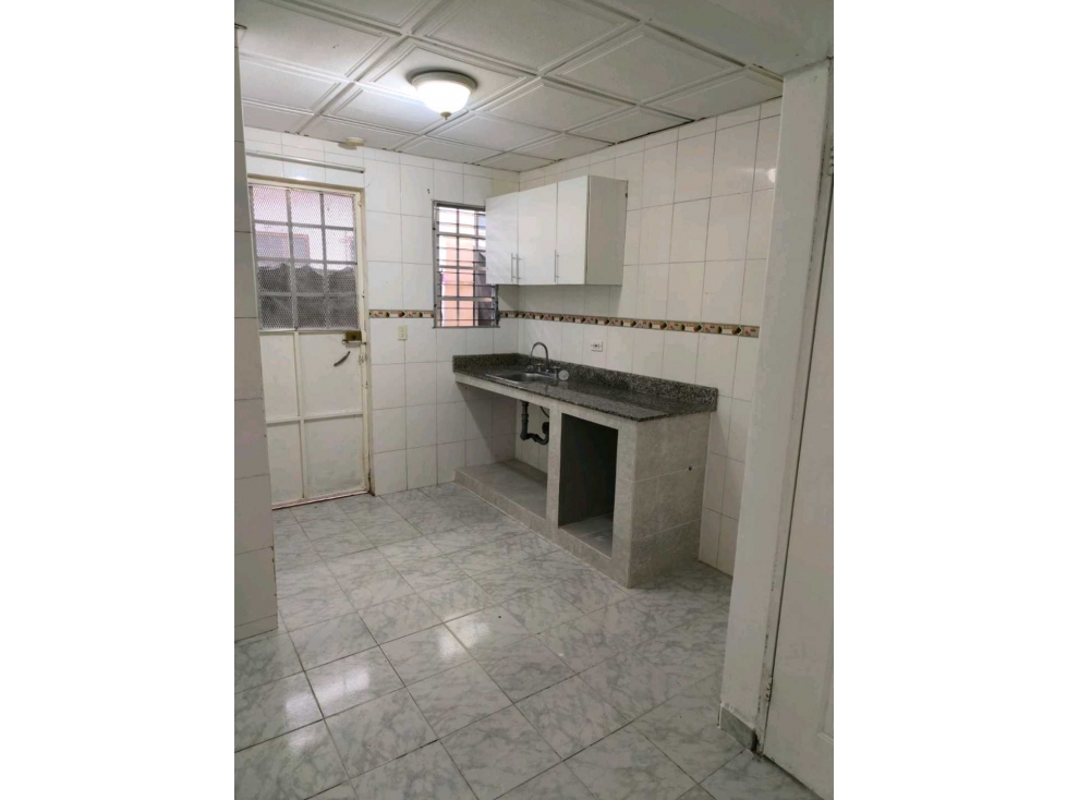 ALQUILER CASA EN DON BOSCO DE 231m2 CON 3RECAMARAS - 3