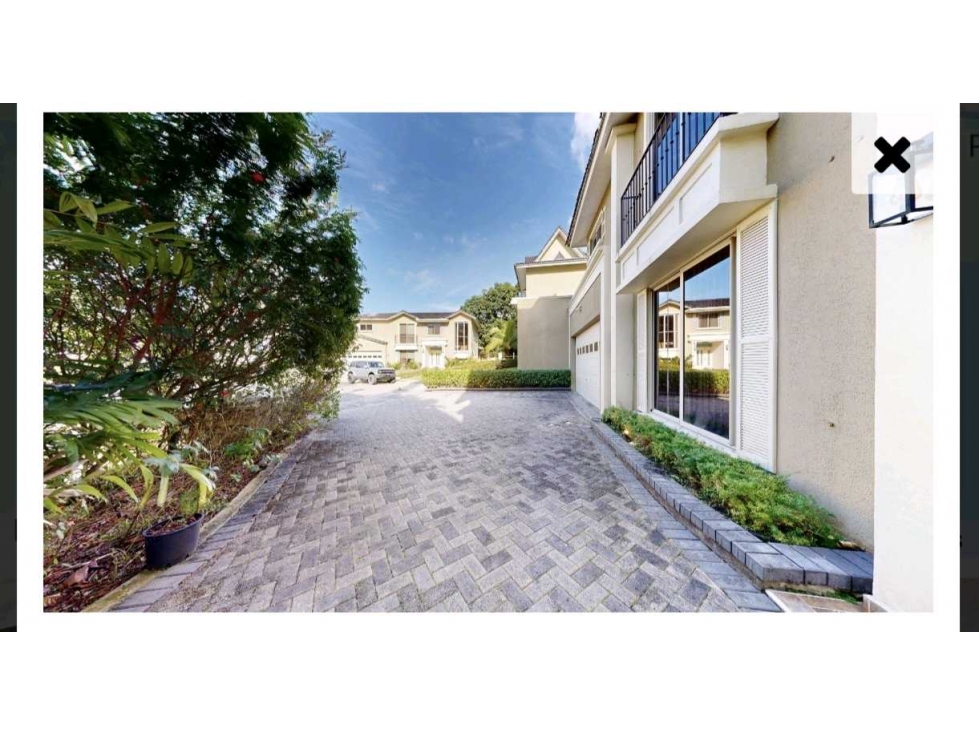 Alquilo casa en Embassy Gardens en Clayton